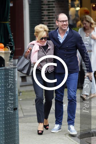 Amsterdam 14 maart 2015
Connie Breukhoven met haar vriend Eugene v Dun op de cornelis schuytstraat