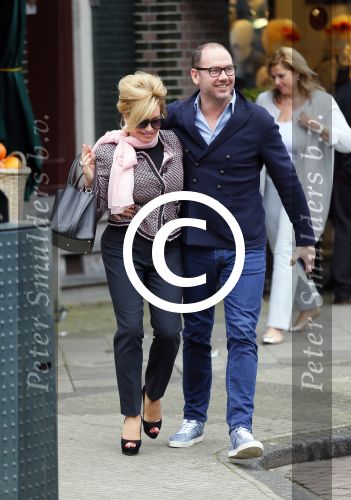 Amsterdam 14 maart 2015
Connie Breukhoven met haar vriend Eugene v Dun op de cornelis schuytstraat