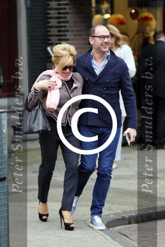 Amsterdam 14 maart 2015
Connie Breukhoven met haar vriend Eugene v Dun op de cornelis schuytstraat