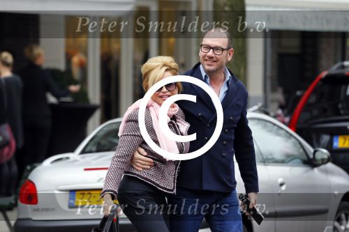Amsterdam 14 maart 2015
Connie Breukhoven met haar vriend Eugene v Dun op de cornelis schuytstraat