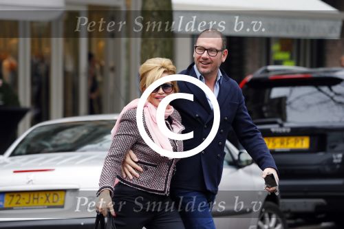 Amsterdam 14 maart 2015
Connie Breukhoven met haar vriend Eugene v Dun op de cornelis schuytstraat