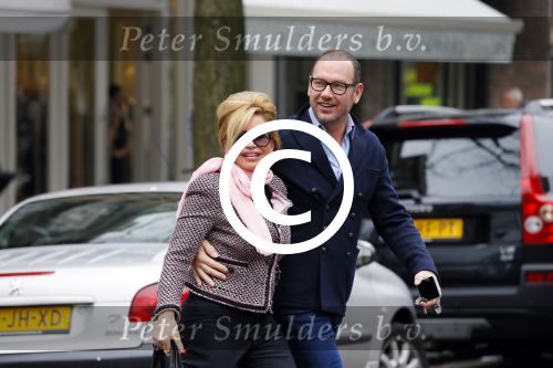 Amsterdam 14 maart 2015
Connie Breukhoven met haar vriend Eugene v Dun op de cornelis schuytstraat
