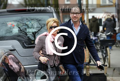Amsterdam 14 maart 2015
Connie Breukhoven met haar vriend Eugene v Dun op de cornelis schuytstraat