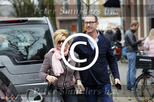 Amsterdam 14 maart 2015
Connie Breukhoven met haar vriend Eugene v Dun op de cornelis schuytstraat