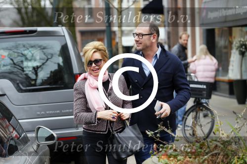 Amsterdam 14 maart 2015
Connie Breukhoven met haar vriend Eugene v Dun op de cornelis schuytstraat