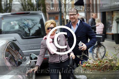 Amsterdam 14 maart 2015
Connie Breukhoven met haar vriend Eugene v Dun op de cornelis schuytstraat