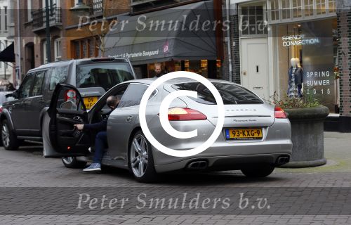 Amsterdam 14 maart 2015
Connie Breukhoven met haar vriend Eugene v Dun op de cornelis schuytstraat