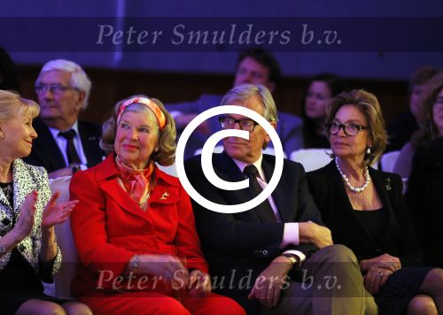 Amsterdam 8 maart 2015
Modeshow Paul Schulten in het Okura.
oa aanwezig Christine Kroonenberg met vriend Christina Curry Hank Heijn Geert ( vriend Edgar Vos) Harrie Mens met zijn buurvrouw en dochter Suze.