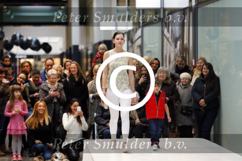 Amstelveen 14 maart 2015
Modeshow in het gelderlandplein gepresenteerd door Anouk Smulders