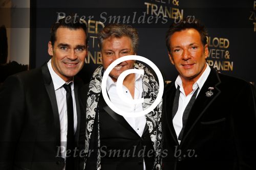 Amsterdam 30 maart 2015
Premiere Bloed zweet en tranen (film over het leven van Andre Hazes) in Tuschinski. Jeroen v d Boom Rene FRoger en Gerard Joling