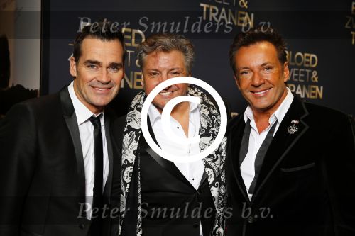 Amsterdam 30 maart 2015
Premiere Bloed zweet en tranen (film over het leven van Andre Hazes) in Tuschinski. Jeroen v d Boom Rene FRoger en Gerard Joling