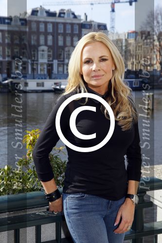 Amsterdam 13 maart 2015
Graciela l\'Ami met haar boek over haar leven met Fernando Ricksen in het Amstel hotel.
Ook haar vriend en zoon zijn aanwezig.