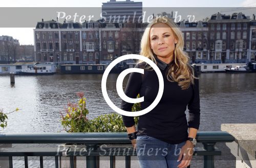 Amsterdam 13 maart 2015
Graciela l\'Ami met haar boek over haar leven met Fernando Ricksen in het Amstel hotel.
Ook haar vriend en zoon zijn aanwezig.
