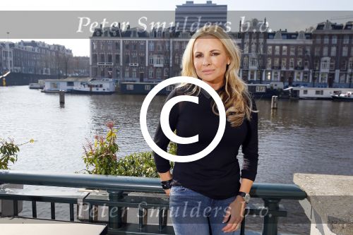 Amsterdam 13 maart 2015
Graciela l\'Ami met haar boek over haar leven met Fernando Ricksen in het Amstel hotel.
Ook haar vriend en zoon zijn aanwezig.