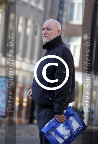 Amsterdam 11 maart 2015         
Hugo Metsers stapt in de tram