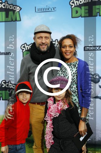 Amsterdam 22 maart 2015
Premiere Shaun het schaap in Tuschinski.
Hugo Metsers met vriendin en kinderen