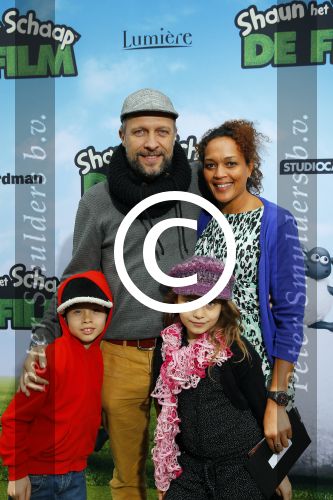 Amsterdam 22 maart 2015
Premiere Shaun het schaap in Tuschinski.
Hugo Metsers met vriendin en kinderen