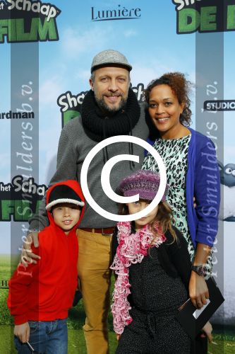 Amsterdam 22 maart 2015
Premiere Shaun het schaap in Tuschinski.
Hugo Metsers met vriendin en kinderen