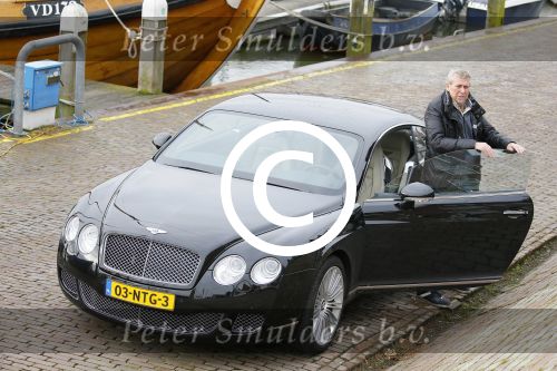 Volendam 5 maart 2015  
Jaap Buijs arriveert in zijn Bentley op de dijk