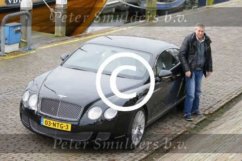 Volendam 5 maart 2015  
Jaap Buijs arriveert in zijn Bentley op de dijk