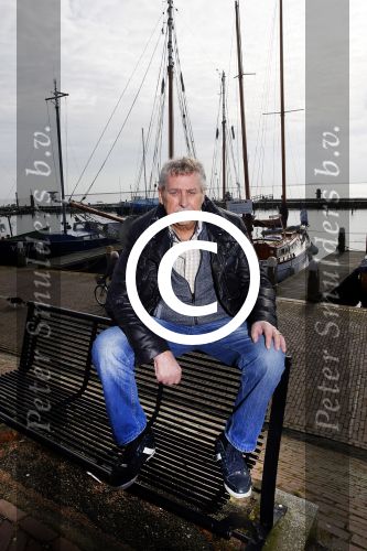 Volendam 5 maart 2015  
Jaap Buijs arriveert in zijn Bentley op de dijk