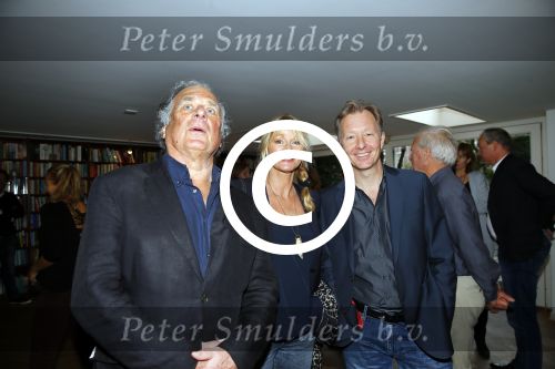 Amsterdam 31 maart 2015
Presentatie boek van Rick Nieman. Sacha de Boer is natuurlijk ook aanwezig. Jan Cremer met vrouw Babette en Wim T Schippers