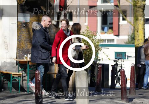 Amsterdam 12 maart 2015
Jeroen v Koningsbrugge en Georgina Verbaan op terras en op straat in Amsterdam.