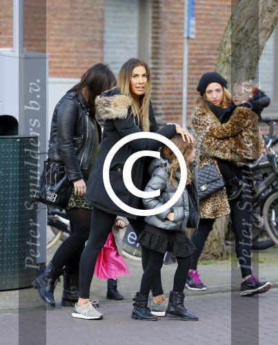 Amsterdam 30 maart 2015  
Jorinde Moll met kinderen op de cornelis schuytstraat
