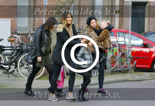 Amsterdam 30 maart 2015  
Jorinde Moll met kinderen op de cornelis schuytstraat