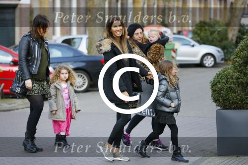 Amsterdam 30 maart 2015  
Jorinde Moll met kinderen op de cornelis schuytstraat