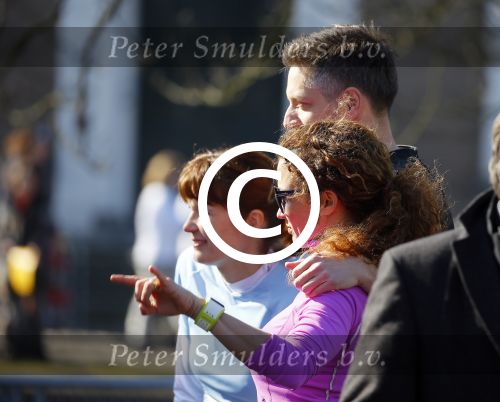 Den Haag 8 maart 2015Katja Schuurman loopt de city pier city loop CPC van 10 km voor haar tv programma. Marco Koers vergezelt haar.