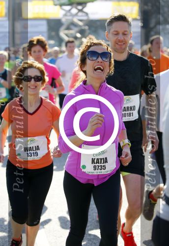 Den Haag 8 maart 2015Katja Schuurman loopt de city pier city loop CPC van 10 km voor haar tv programma. Marco Koers vergezelt haar.