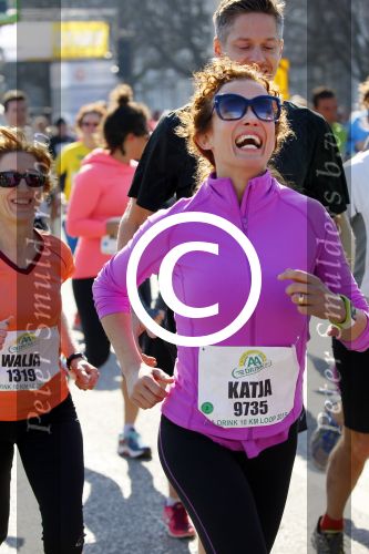 Den Haag 8 maart 2015Katja Schuurman loopt de city pier city loop CPC van 10 km voor haar tv programma. Marco Koers vergezelt haar.