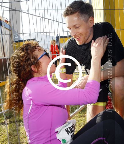 Den Haag 8 maart 2015Katja Schuurman loopt de city pier city loop CPC van 10 km voor haar tv programma. Marco Koers vergezelt haar.