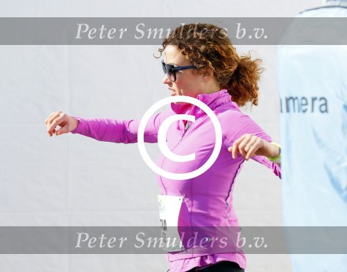 Den Haag 8 maart 2015Katja Schuurman loopt de city pier city loop CPC van 10 km voor haar tv programma. Marco Koers vergezelt haar.
