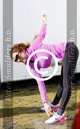 Den Haag 8 maart 2015Katja Schuurman loopt de city pier city loop CPC van 10 km voor haar tv programma. Marco Koers vergezelt haar.