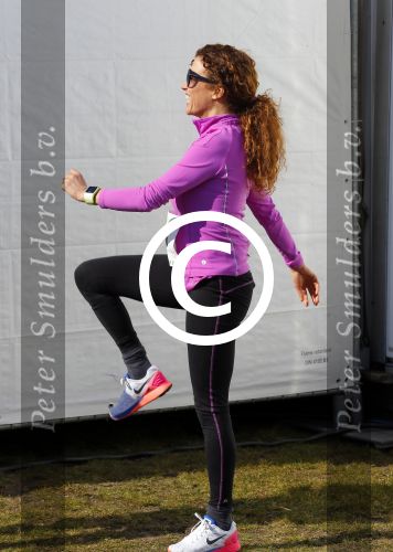 Den Haag 8 maart 2015Katja Schuurman loopt de city pier city loop CPC van 10 km voor haar tv programma. Marco Koers vergezelt haar.