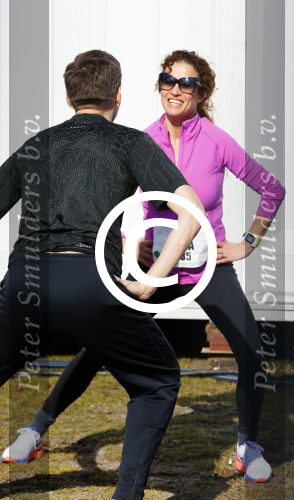 Den Haag 8 maart 2015Katja Schuurman loopt de city pier city loop CPC van 10 km voor haar tv programma. Marco Koers vergezelt haar.