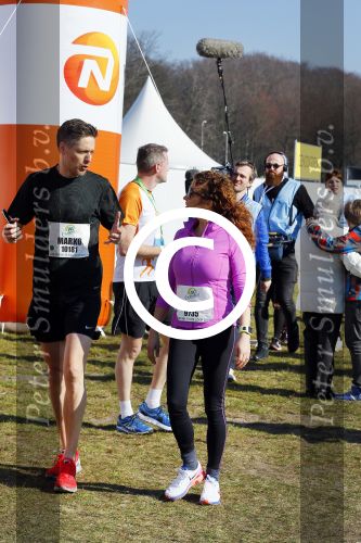 Den Haag 8 maart 2015Katja Schuurman loopt de city pier city loop CPC van 10 km voor haar tv programma. Marco Koers vergezelt haar.