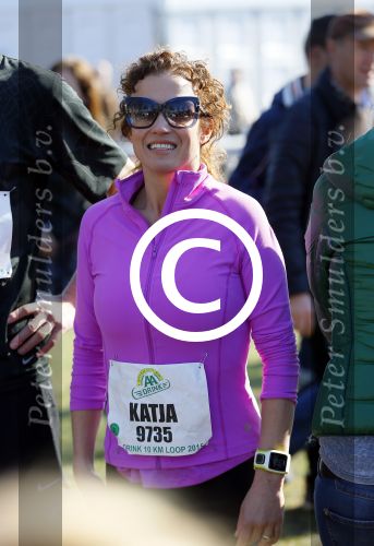 Den Haag 8 maart 2015Katja Schuurman loopt de city pier city loop CPC van 10 km voor haar tv programma. Marco Koers vergezelt haar.