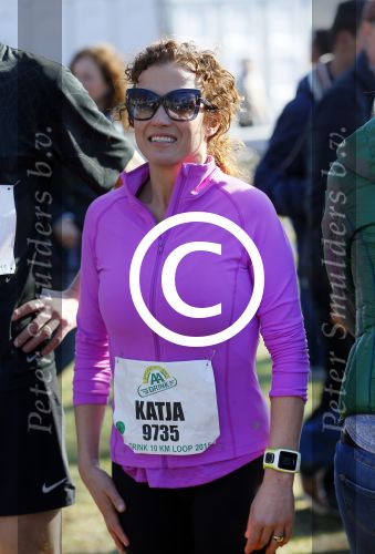 Den Haag 8 maart 2015Katja Schuurman loopt de city pier city loop CPC van 10 km voor haar tv programma. Marco Koers vergezelt haar.