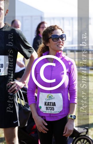 Den Haag 8 maart 2015Katja Schuurman loopt de city pier city loop CPC van 10 km voor haar tv programma. Marco Koers vergezelt haar.