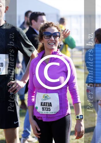 Den Haag 8 maart 2015Katja Schuurman loopt de city pier city loop CPC van 10 km voor haar tv programma. Marco Koers vergezelt haar.