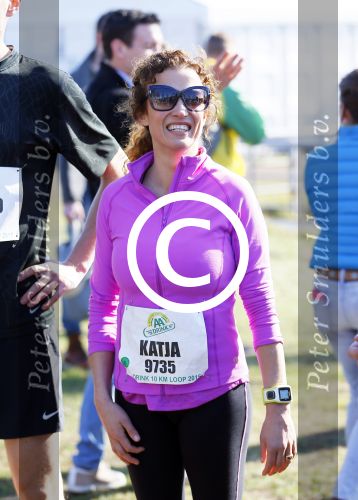 Den Haag 8 maart 2015Katja Schuurman loopt de city pier city loop CPC van 10 km voor haar tv programma. Marco Koers vergezelt haar.