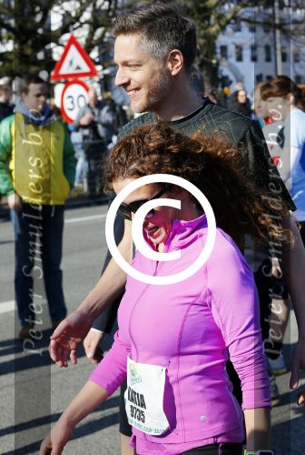 Den Haag 8 maart 2015Katja Schuurman loopt de city pier city loop CPC van 10 km voor haar tv programma. Marco Koers vergezelt haar.