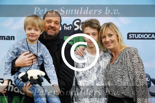 Amsterdam 22 maart 2015
Premiere Shaun het schaap in Tuschinski.
Kees Boot met vrouw en kinderen