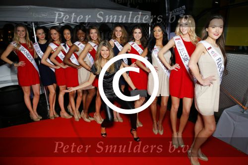 Amsterdam 1 april 2015
Premiere fast and Furious 7 in pathe arena. Kim Kotter met finalisten miss nederlnad