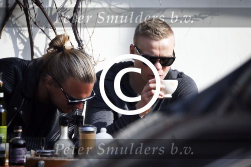 Amsterdam 17 maart 2015
Kolbeinn Sigthorsson met een kennis op terras