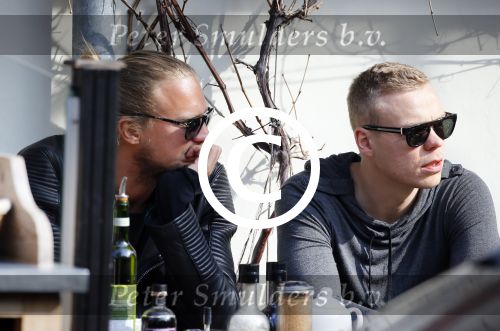 Amsterdam 17 maart 2015
Kolbeinn Sigthorsson met een kennis op terras