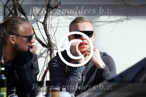Amsterdam 17 maart 2015
Kolbeinn Sigthorsson met een kennis op terras